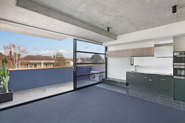 THE BEST 1 BEDROOM APARTMENT AROUND! Picture 2