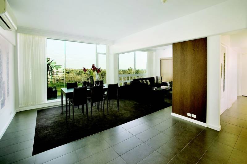 Sensational One Bedroom Penthouse in Iconic "Stanhill" Building Picture 1