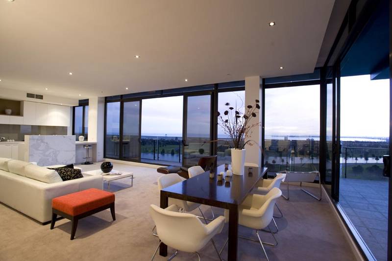 Stunning Brand New 2 Bedroom + Study Apartment Picture 3