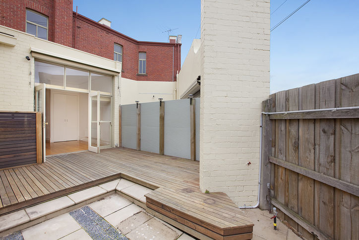 GORGEOUS HOME IN PRESTIGIOUS LOCATION! Picture 3