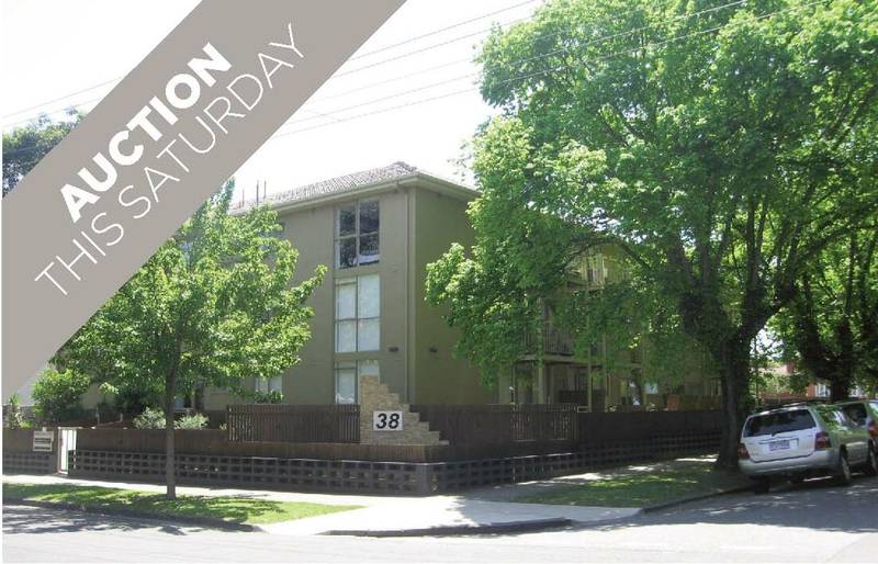 Stunning Ground Floor North Facing 2 Bedroom Apartment with Courtyard Picture 1