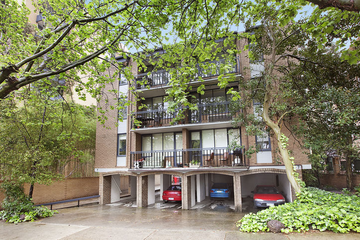 REMARKABLY RENOVATED! Picture 2