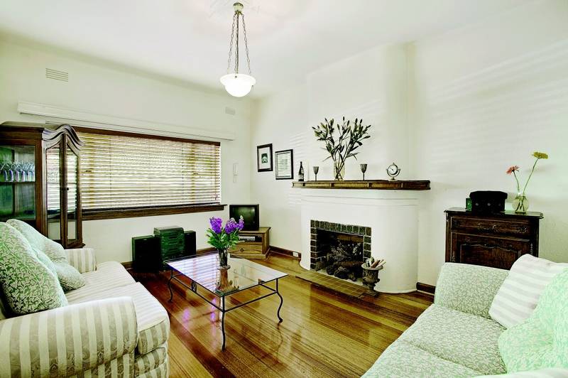 Stunning Art Deco in the heart of St. Kilda Picture 2