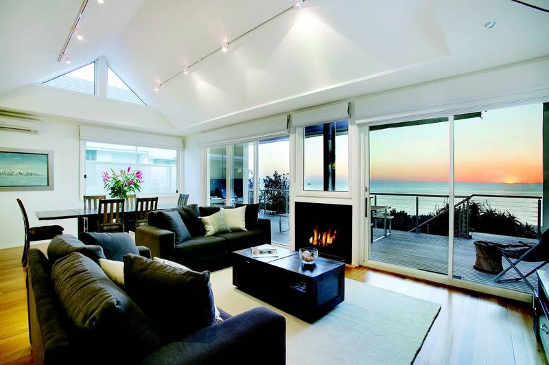 Award Winning Residence with Absolute Beach Front Picture 2