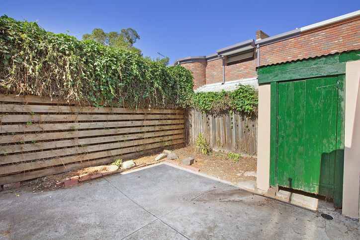 GORGEOUS FRESH SINGLE FRONTED VICTORIAN! Picture 3