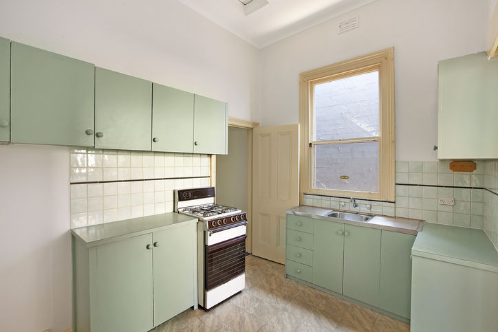 GORGEOUS FRESH SINGLE FRONTED VICTORIAN! Picture 2