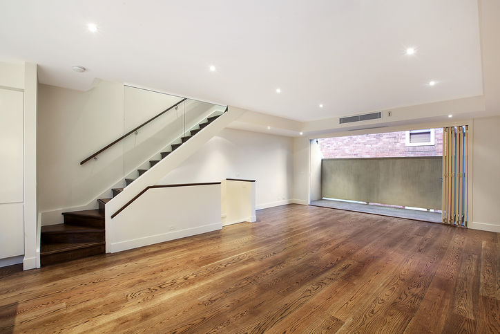 BRAND NEW LUXURIOUS EXECUTIVE RESIDENCE! Picture 3