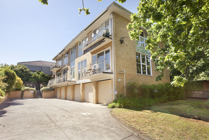 EASY LIVING! Picture 1