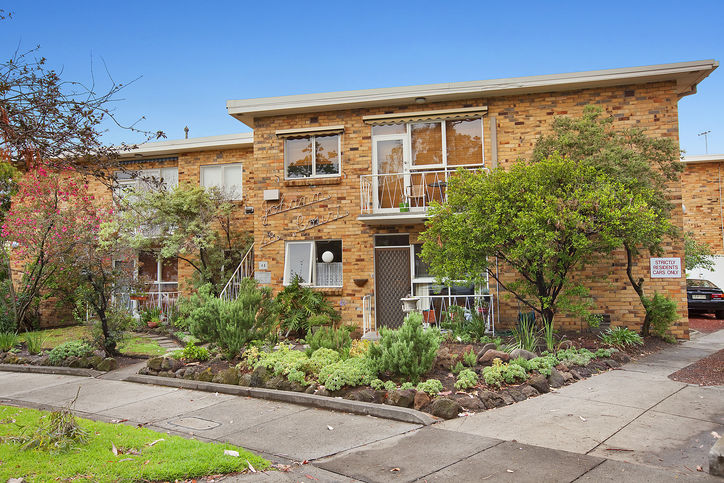 FULLY RENOVATED 1 BEDROOM! Picture 1