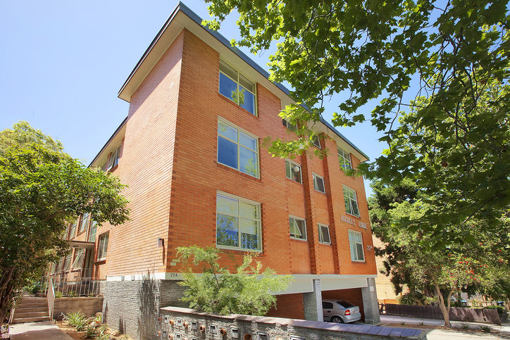 TREE LINED DELIGHT! Picture 1