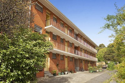 FRESH STUDIO IN GREAT SPOT! Picture FRESH STUDIO IN GREAT SPOT! Picture