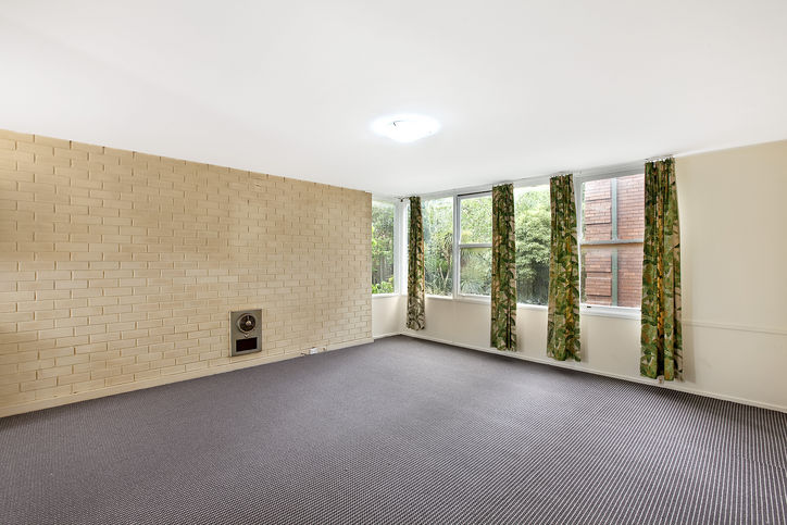 FRESH STUDIO IN GREAT SPOT! Picture 3