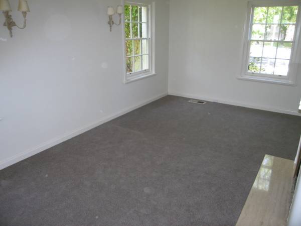 GORGEOUS FAMILY HOME! Picture 3