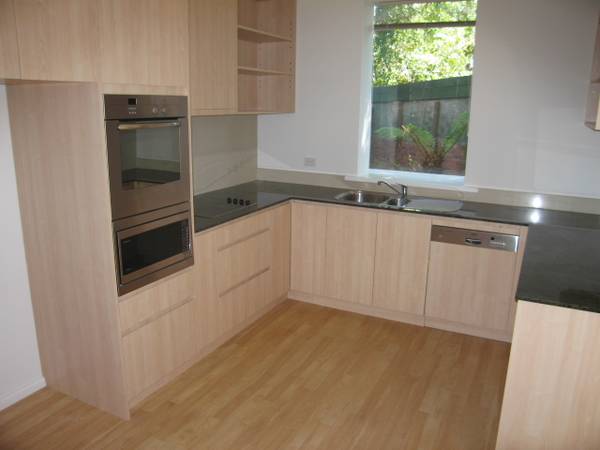 GORGEOUS FAMILY HOME! Picture 2