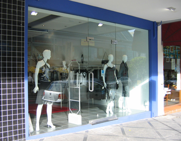 Fully Fitted shop - start trading tomorrow. Picture 1