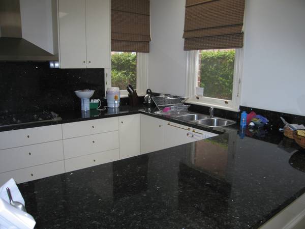 LAP OF LUXURY! Picture 3