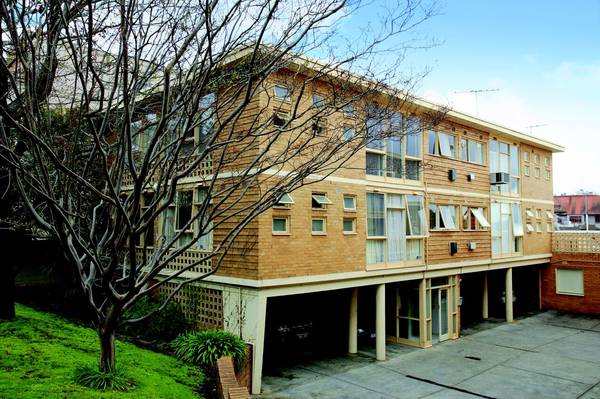 REFURBISHED 1 BEDROOM CHARMER! Picture 1