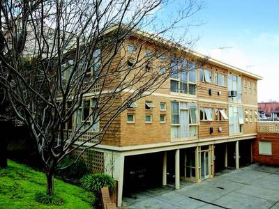 REFURBISHED 1 BEDROOM CHARMER! Picture REFURBISHED 1 BEDROOM CHARMER! Picture