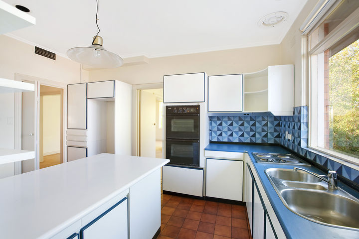 TREE LINED PEACE AND QUIET! Picture 3