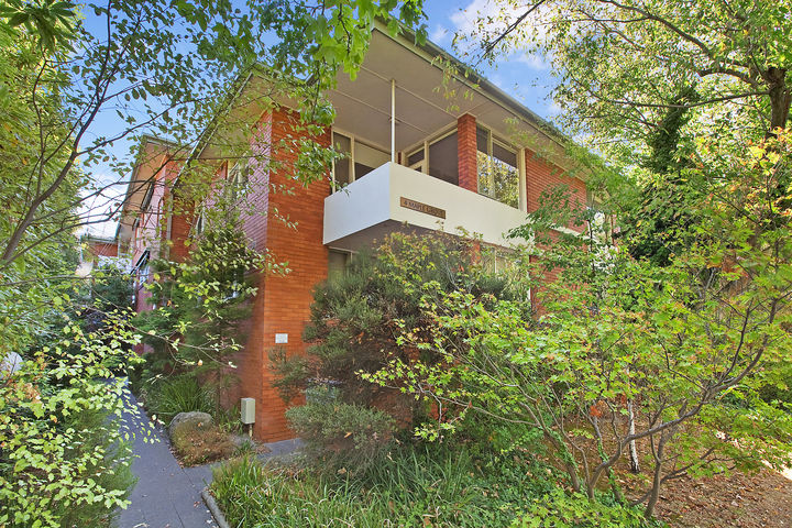 TREE LINED PEACE AND QUIET! Picture 1