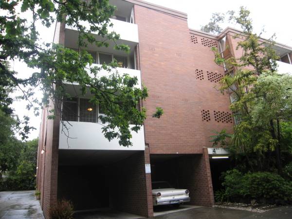 A STROLL ON THE RIVER BANKS OR A WALK IN THE PARK! Picture 1