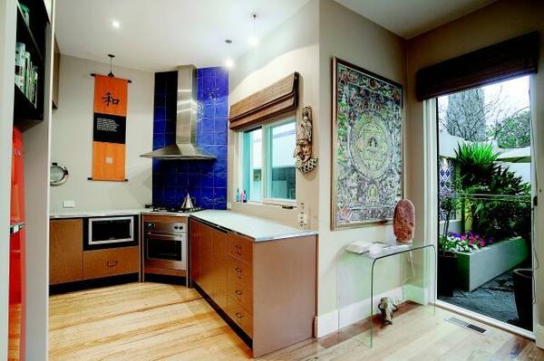 Classic Art Deco Home with Brilliant North Facing Rear Picture 3