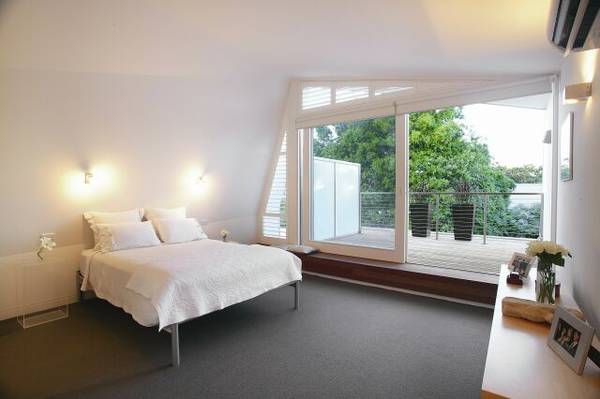 Brilliant Architect Designed Three Bedroom Plus Study Home Picture 3