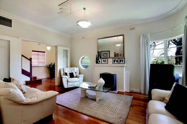 Three Bedroom Town Residence with Single Car Accomodation and Huge Rear Garden Opposite Royal South Yarra Tennis Club Picture 2