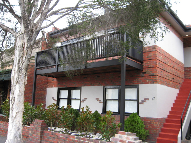 BRIGHT AND SPARKLING! Picture 1