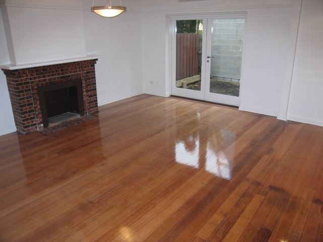 BRIGHT AND SPARKLING! Picture 3