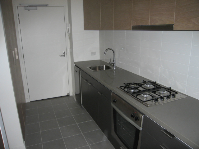 LARGER THAN LIFE! Picture 2