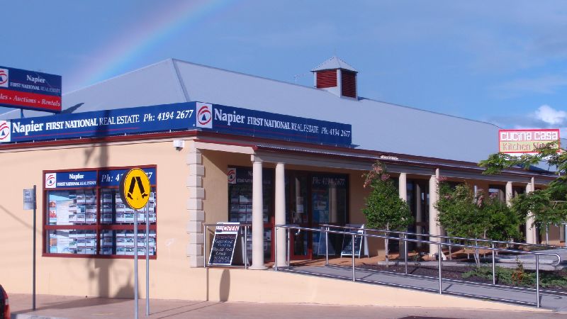 PROMINENT CBD COMMERCIAL PREMISES HERVEY BAY Picture 3