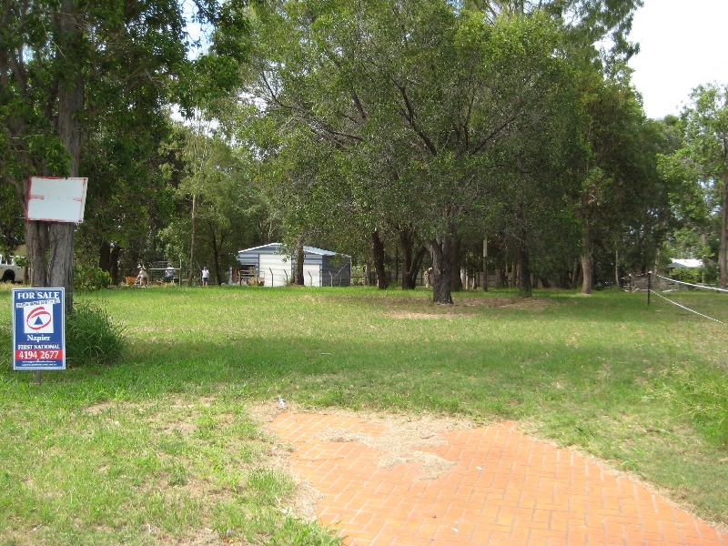 DUNDOWRAN BEACH ESTATE Picture 3