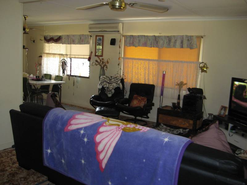 UNIQUE 2 STREET ACCESS PROPERTY Picture 3