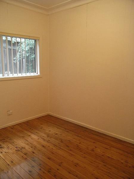 BEAUTIFULLY APPOINTED! Picture 3