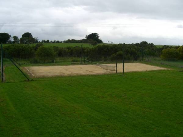 4 BR, Study & Tennis Court All On 1 1/2 Acres Picture 2