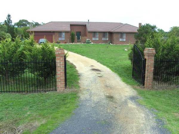 4 BR, Study & Tennis Court All On 1 1/2 Acres Picture 1