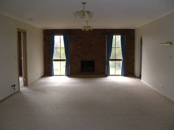 4 BR, Study & Tennis Court All On 1 1/2 Acres Picture 3