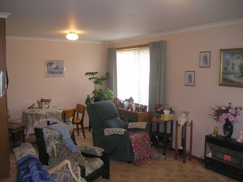 Walk to the shops? Picture 2