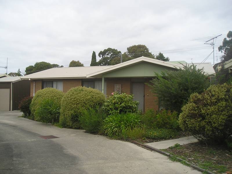 Walk to the shops? Picture 1