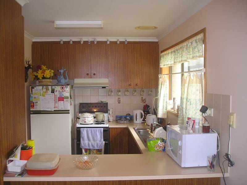 Walk to the shops? Picture 3