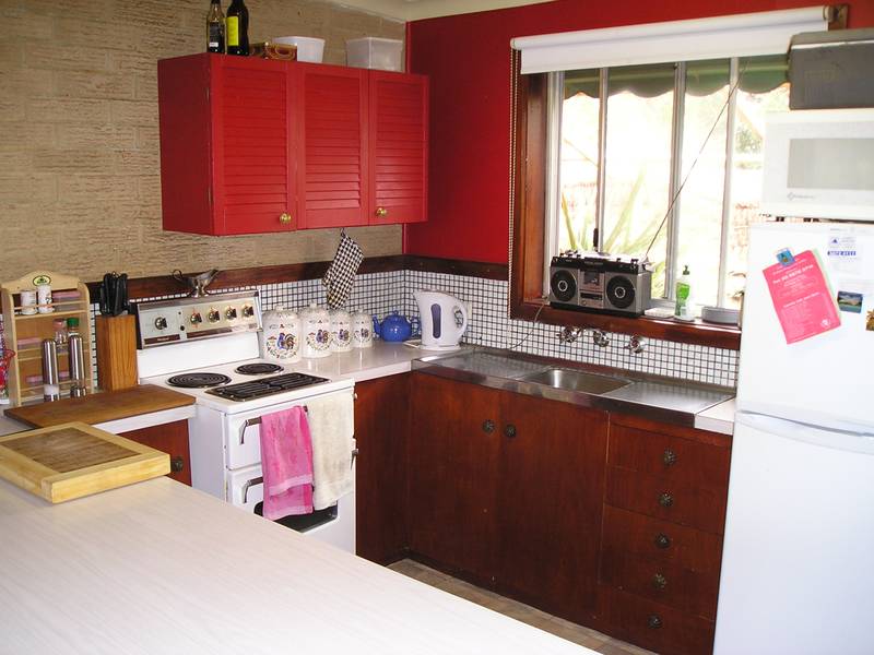 Close to shops. Picture 3