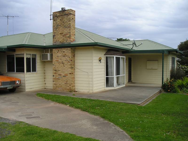 Large 3 bedroom home Picture 1