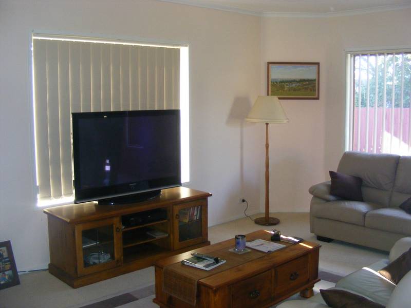 Stylish 2 Bedroom Unit Picture 3