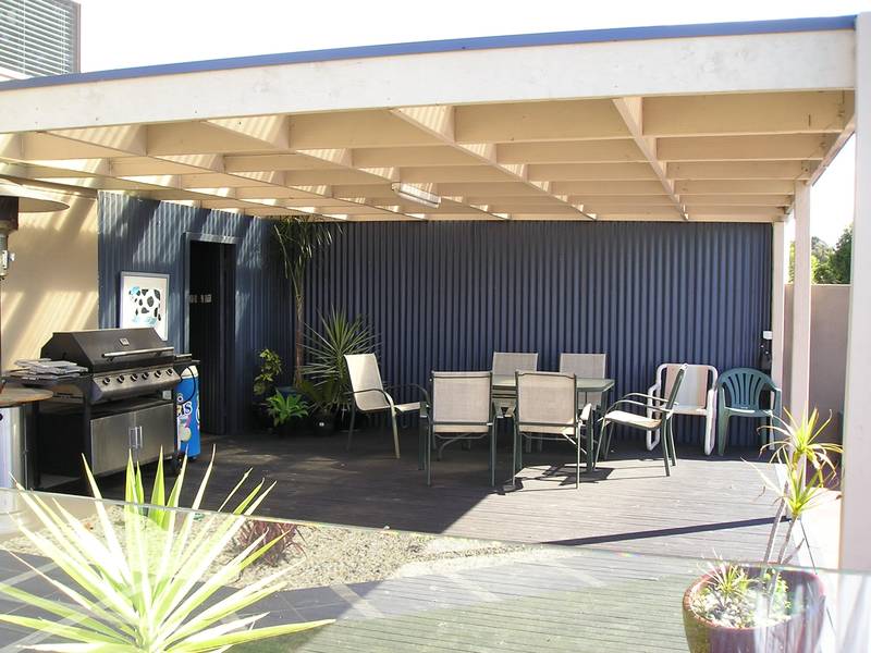 Fabulous Family Home or The Ultimate Town House Picture 2