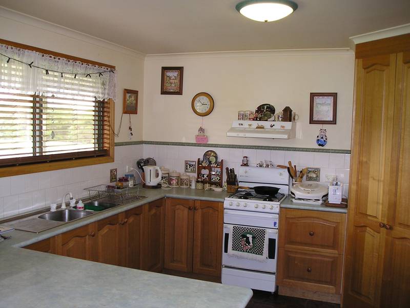 Home on 4 Acres. Picture 3