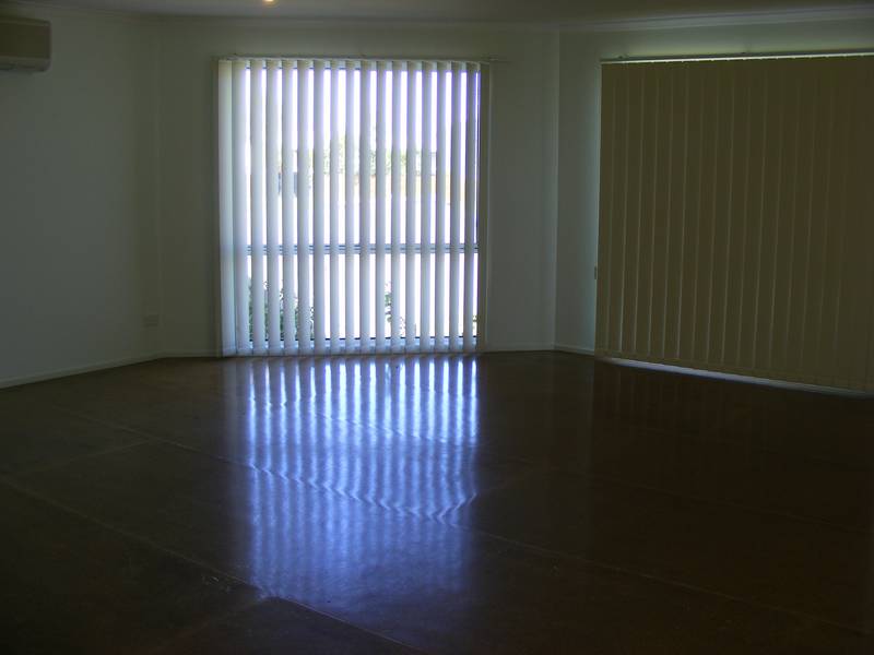 Neat and tidy family home. Picture 2