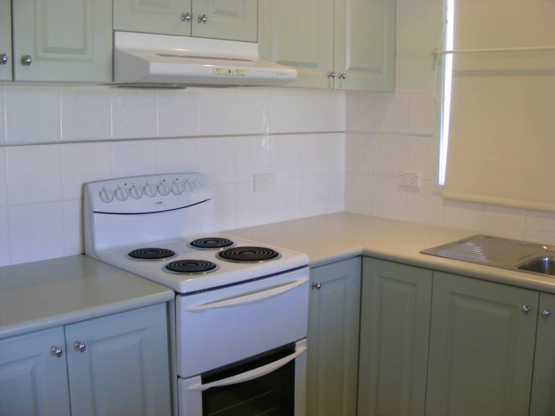 Neat and tidy family home. Picture 3