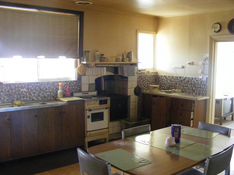 Land Galore!! 1300sqm Picture 3