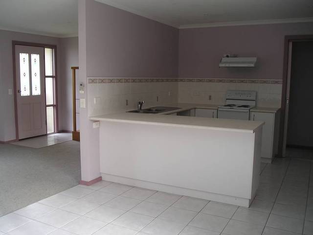 3 bedroom home in Dalyston Picture 2